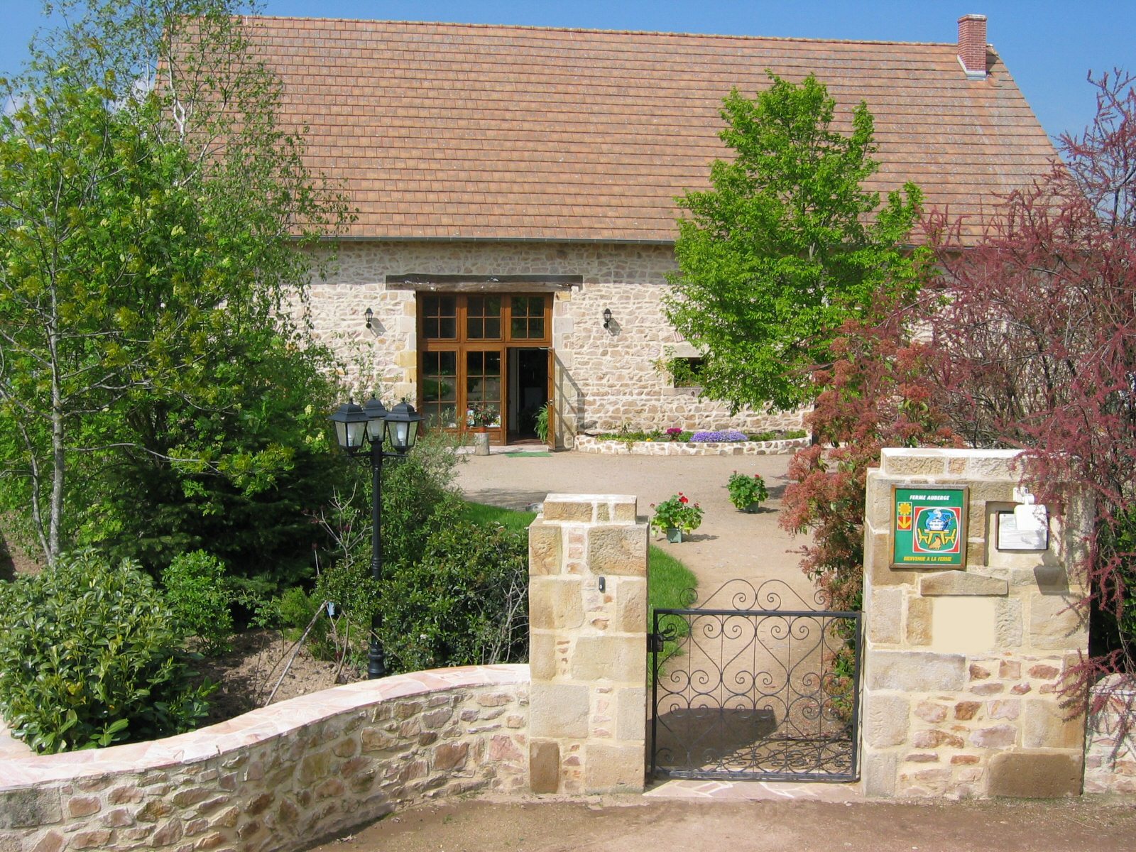L'exterieur de la ferme auberge